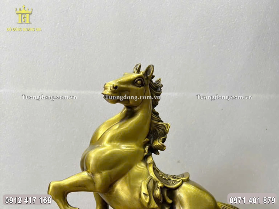 Hình ảnh linh vật ngựa được chạm khắc sắc nét